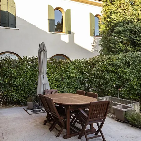 Appartamento Giardino Di Corte Verona